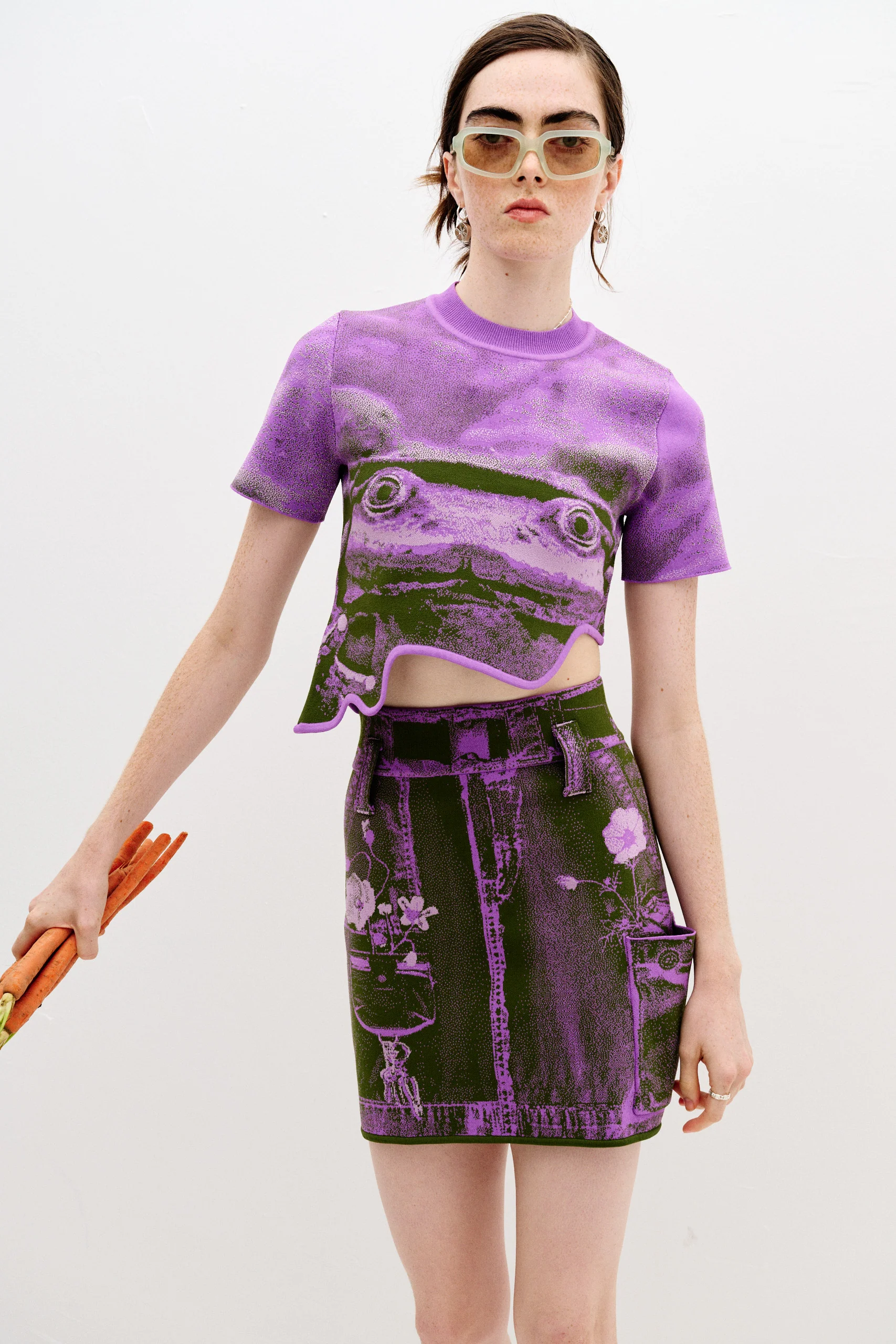 ACACIA FROG PRINT CROPPED TOP - Image 2