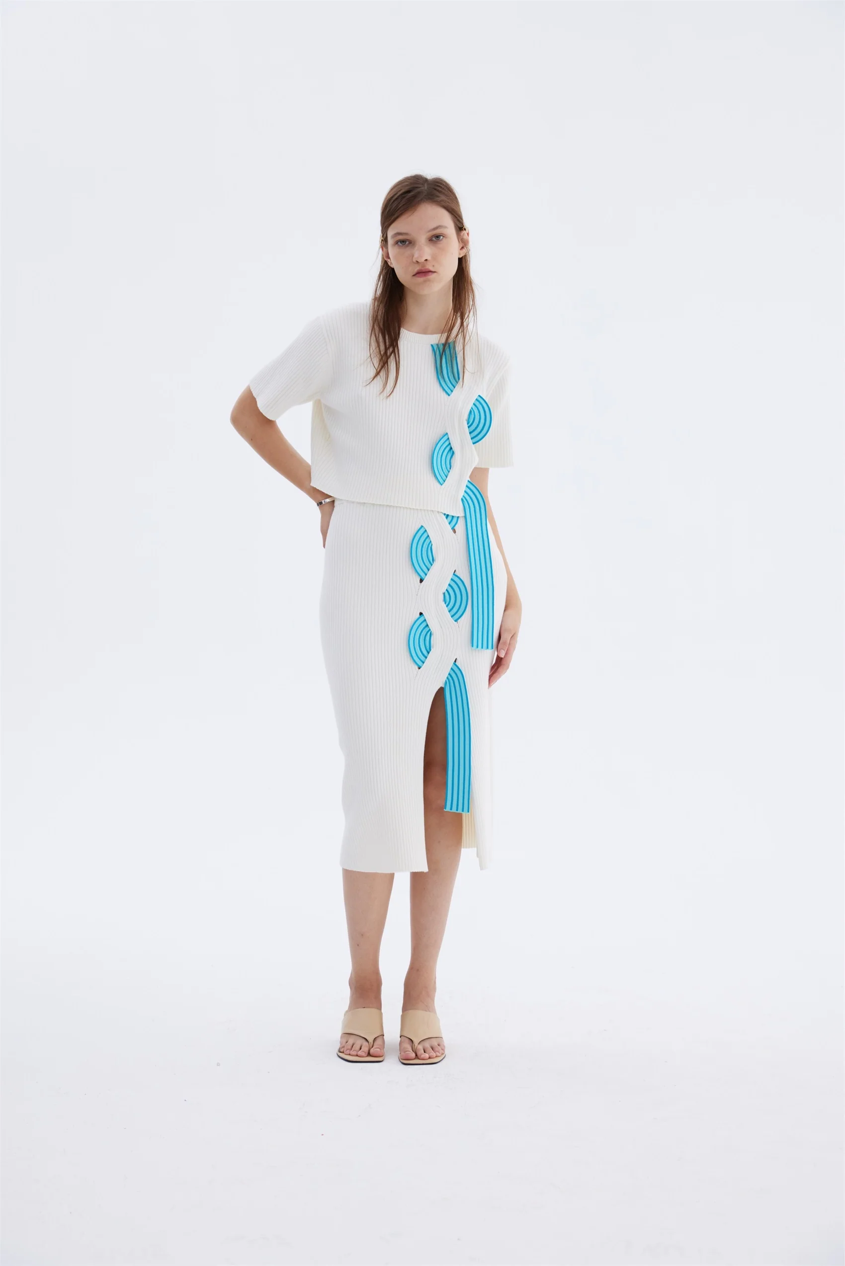 ALICE SHORT SLEEVE CROP TOP WITH TRAVELING RIBS - Image 2