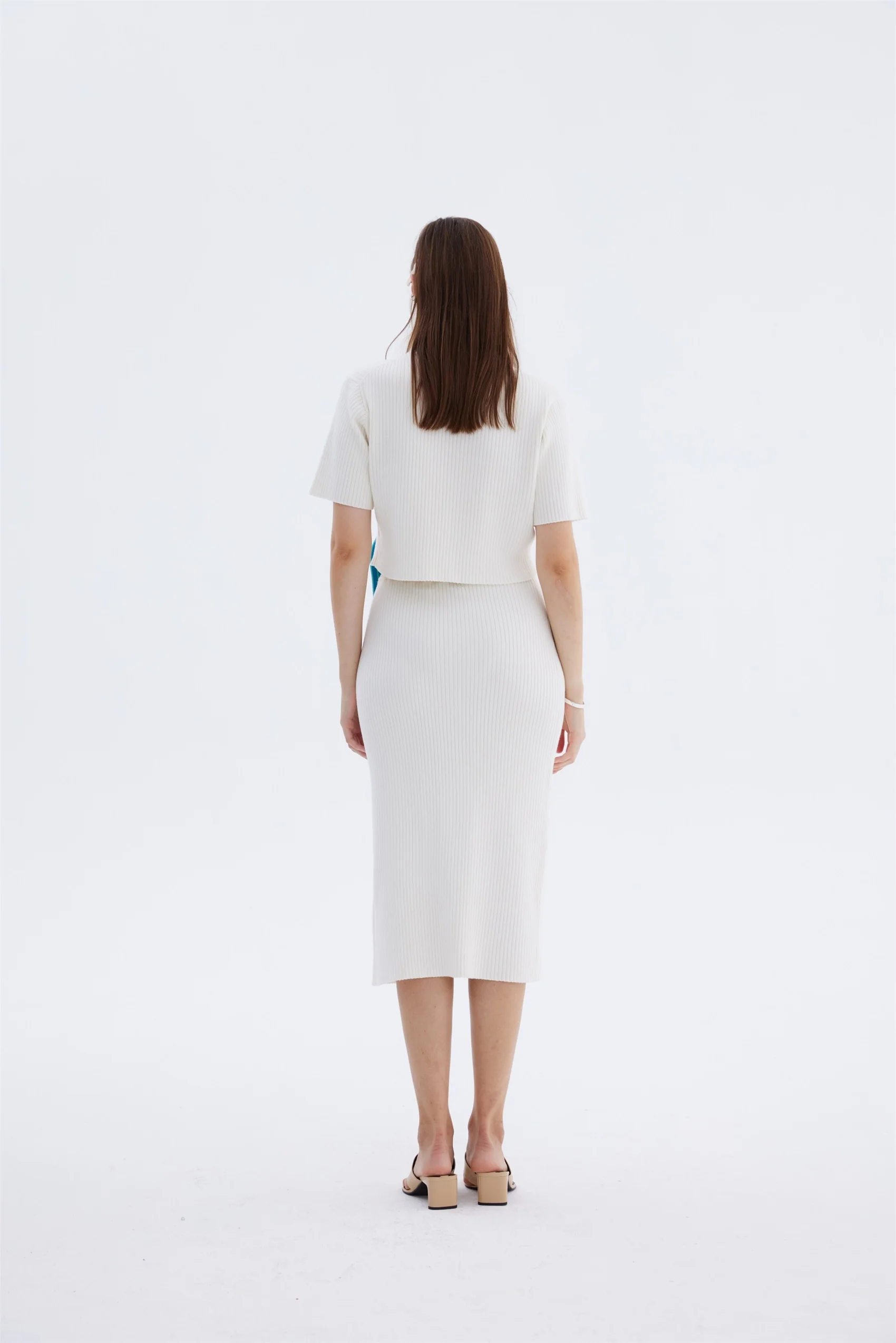 ALICE SHORT SLEEVE CROP TOP WITH TRAVELING RIBS - Image 4