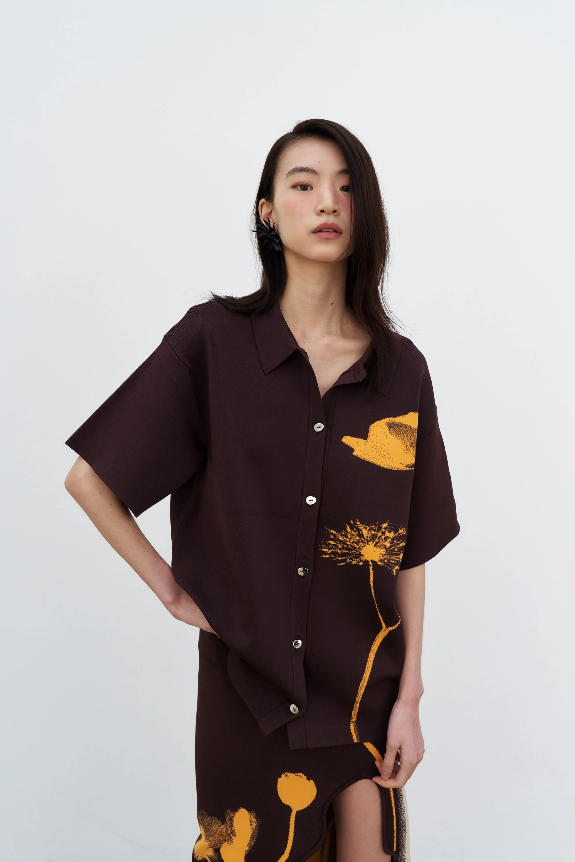 AMBER FLOWER PRINT OVERSIZED POLO SHIRT - Image 2