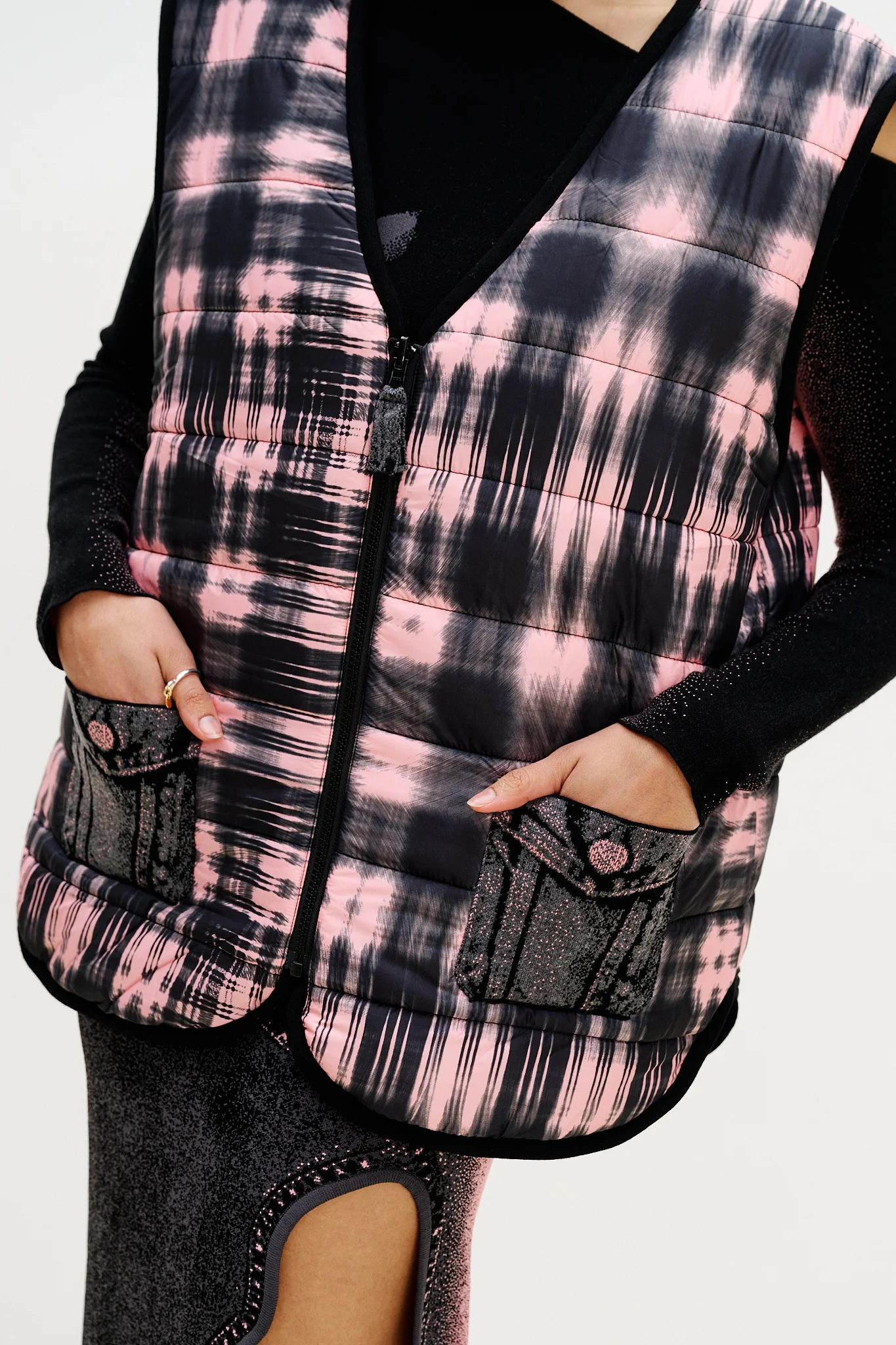 AVRIL REVERSIBLE QUILTED VEST - Image 4