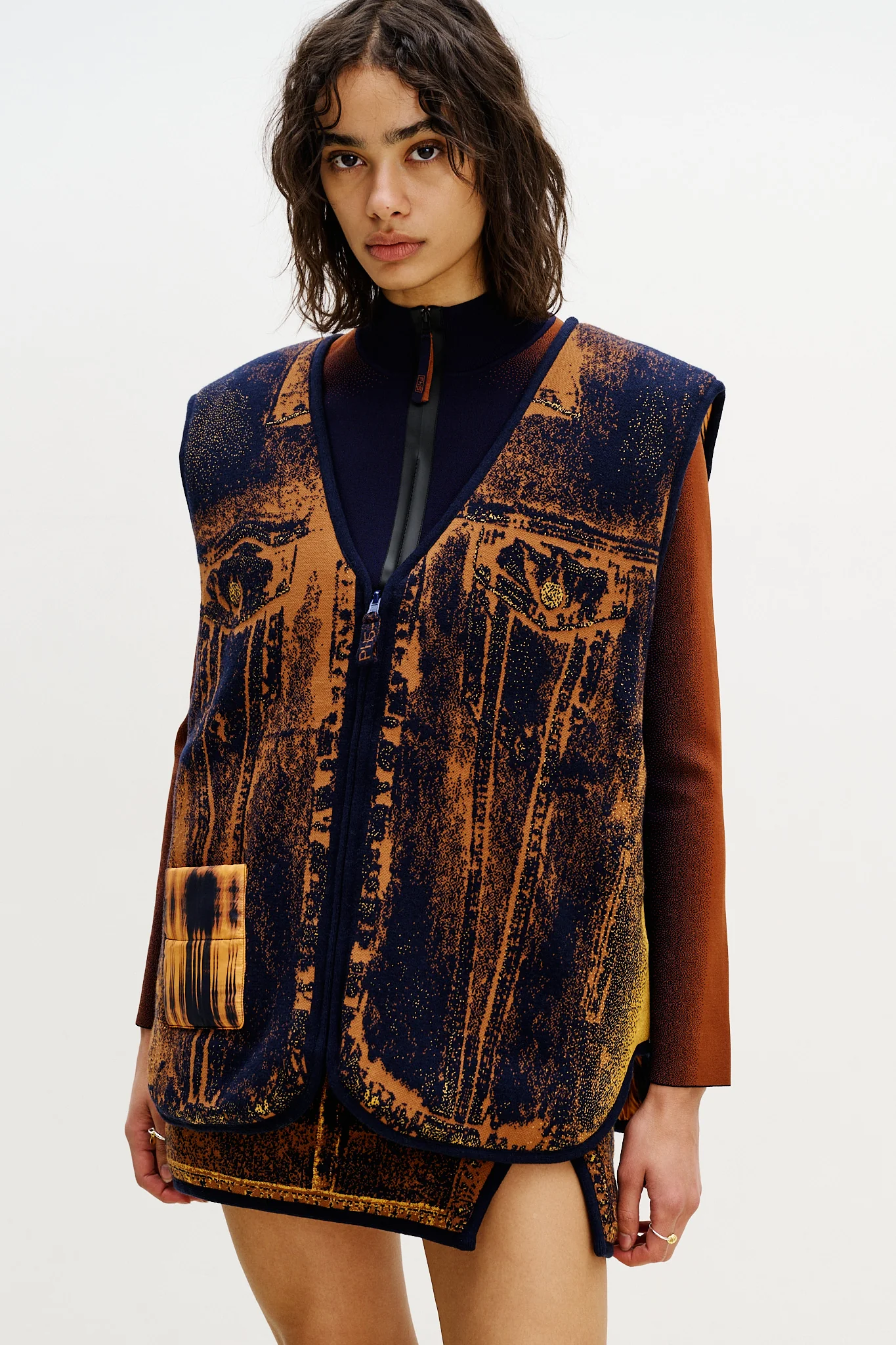 AVRIL REVERSIBLE QUILTED VEST - Image 2