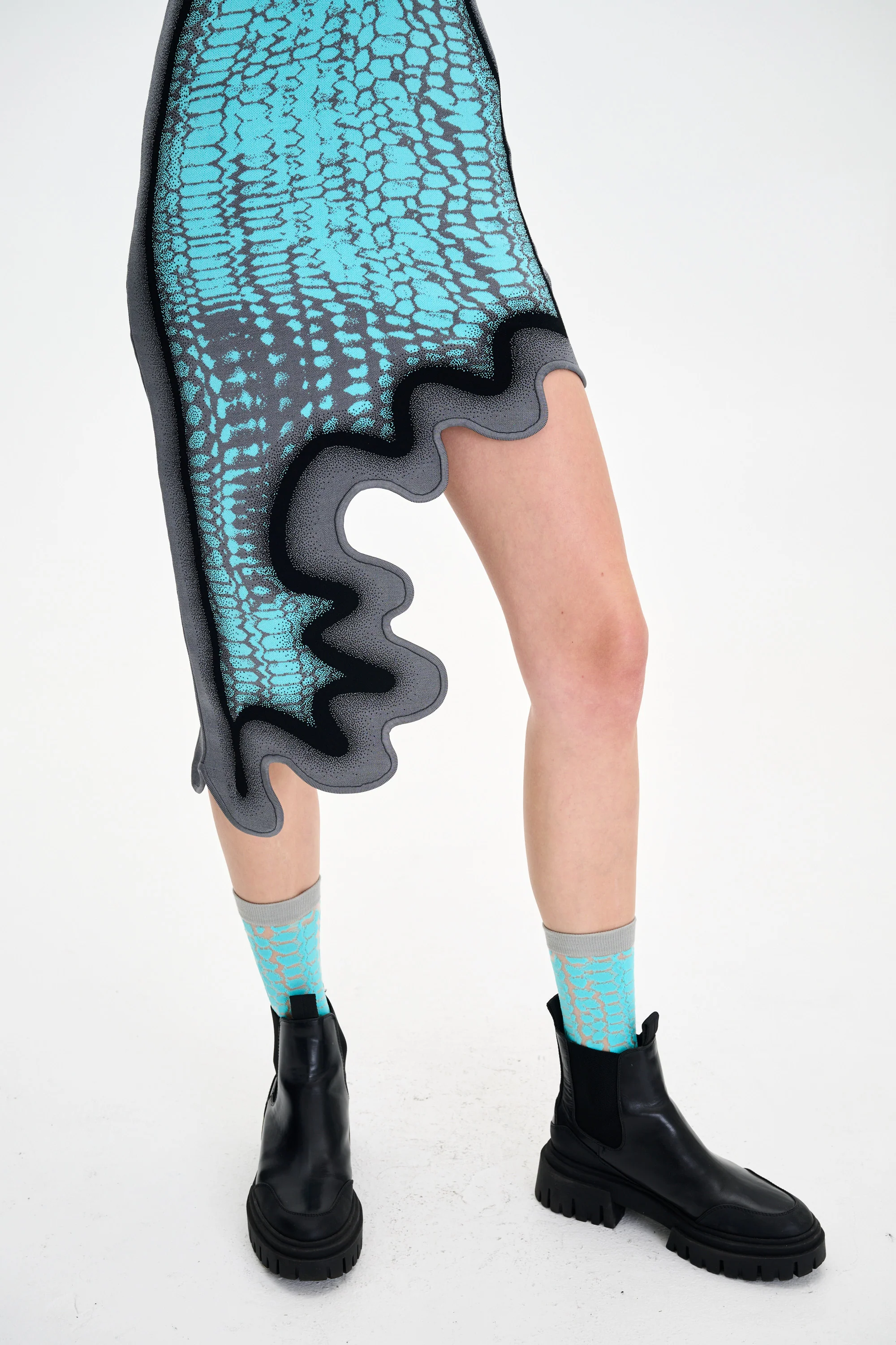 BROOKLYN WAVY ASYMMETRIC DRESS - Image 6