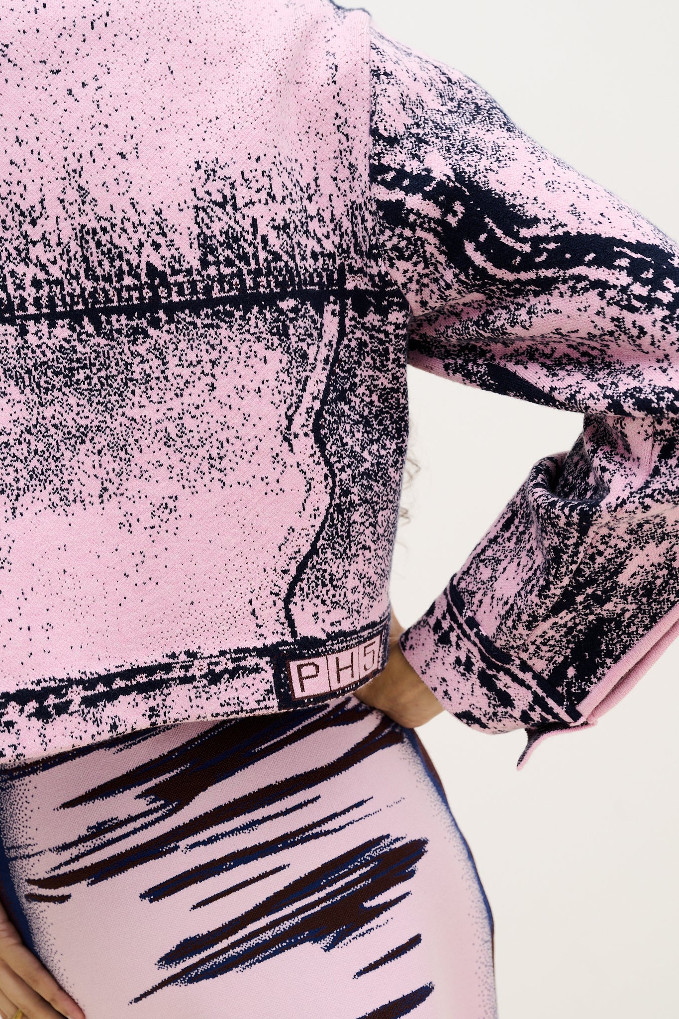CHITAL DENIM PRINT CROPPED JACKET - Image 4