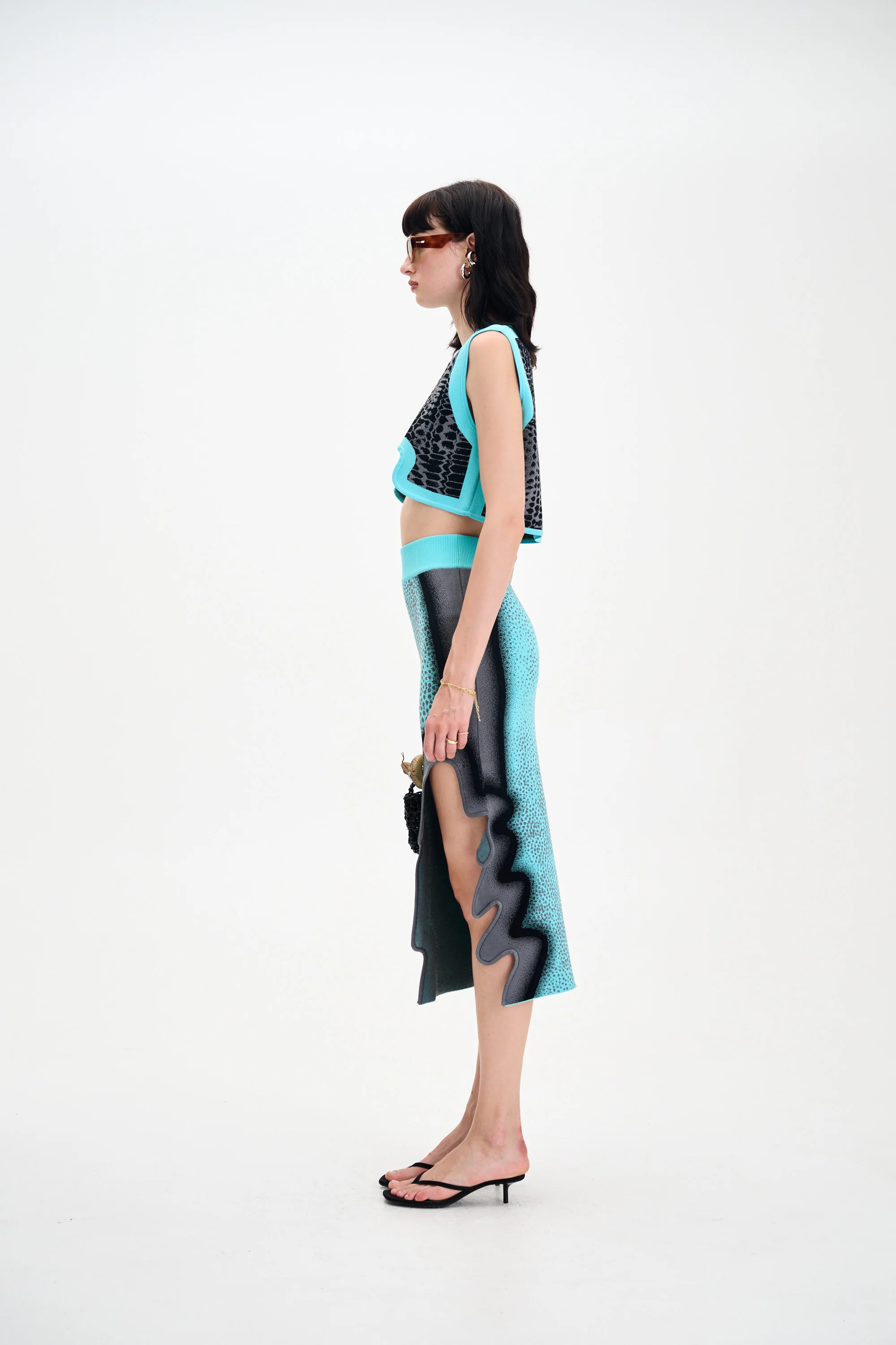 DAHLIA OVERSIZED WAVY CROP TOP - Image 3