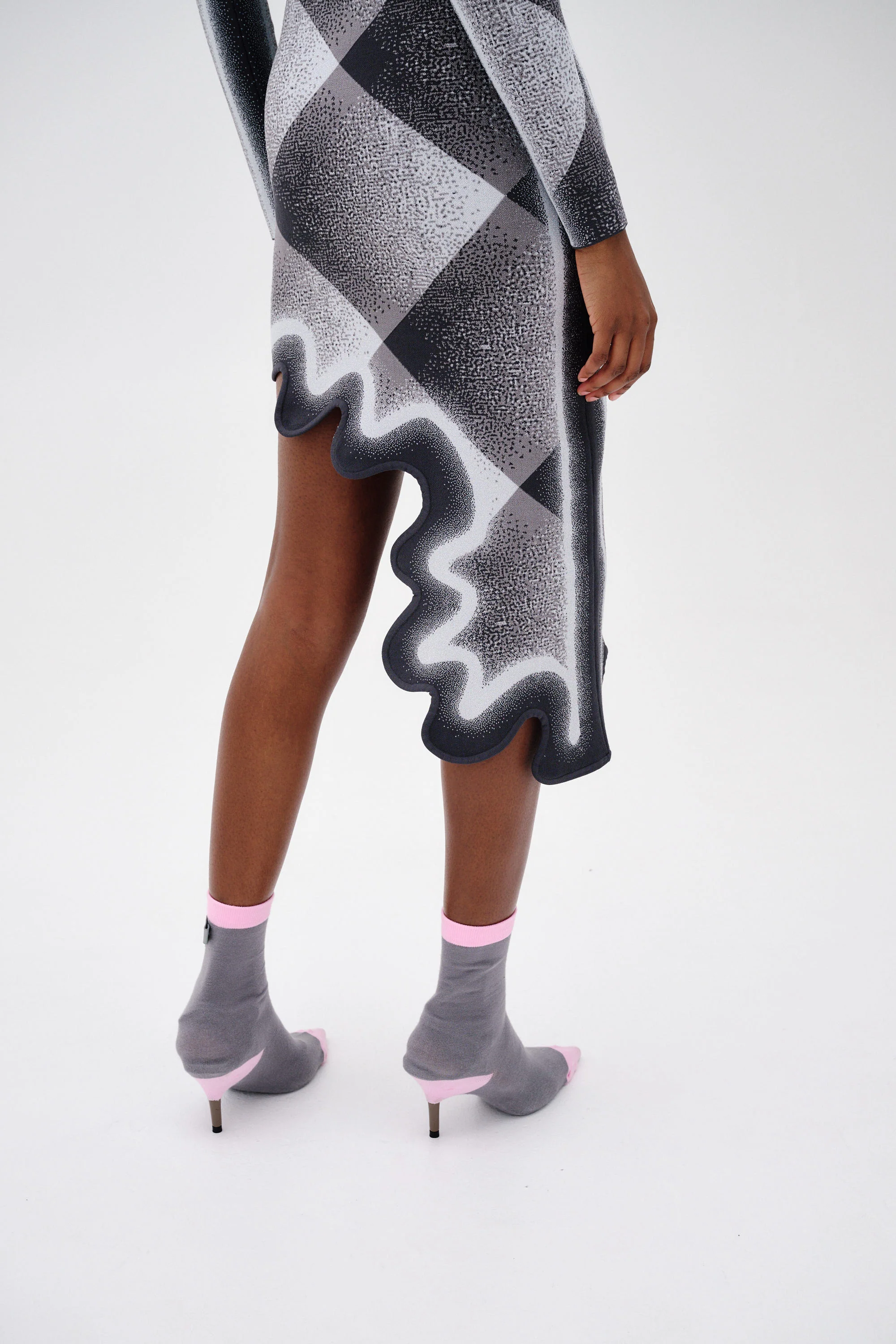 DOBBY LONG SLEEVE WAVY PLAID DRESS - Image 4