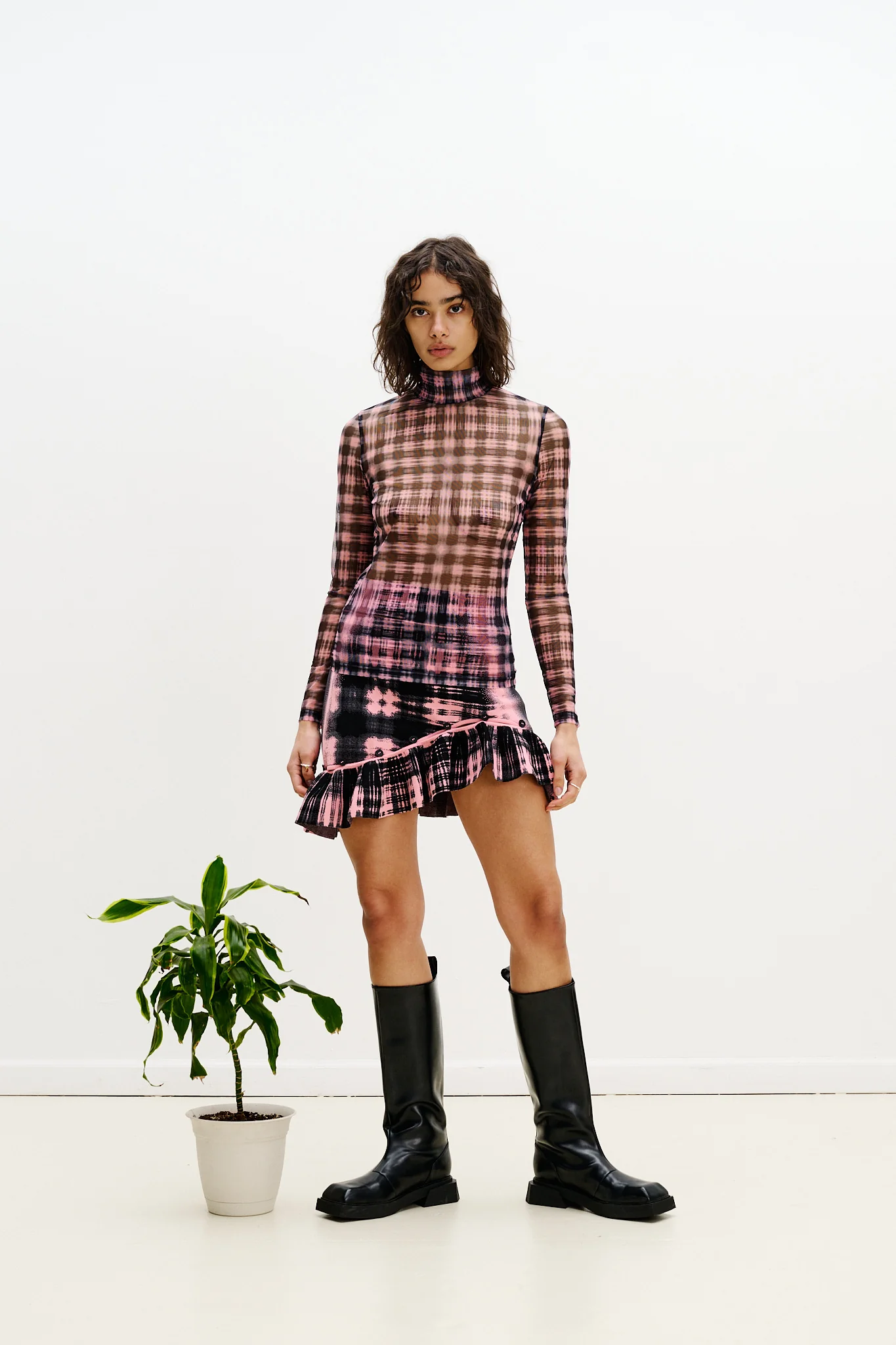 GARLEN WAVY MINI SKIRT - Image 2