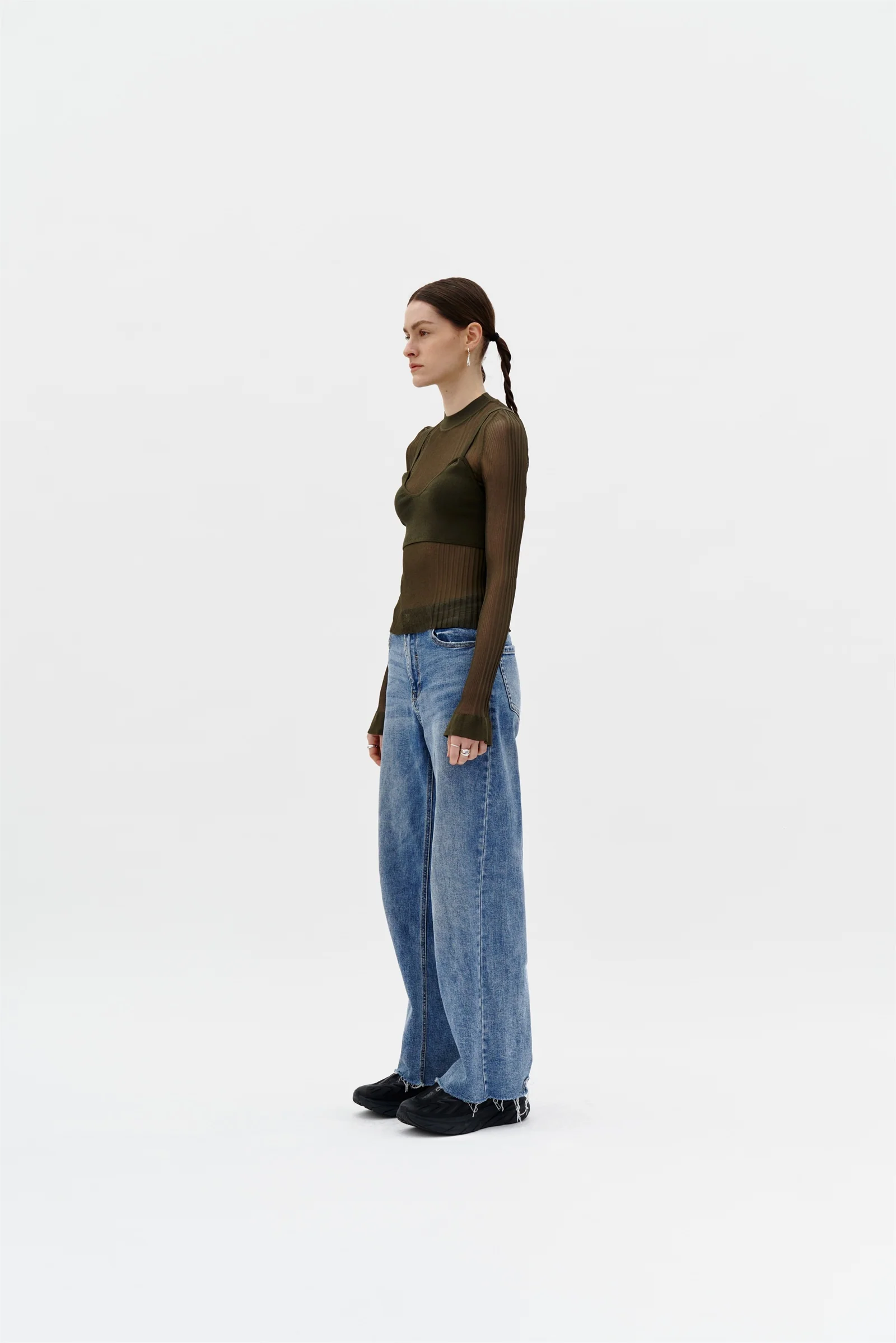 GILLIAN LONG SLEEVE CROPPED TOP WITH REMOVEABLE BRA - Image 2