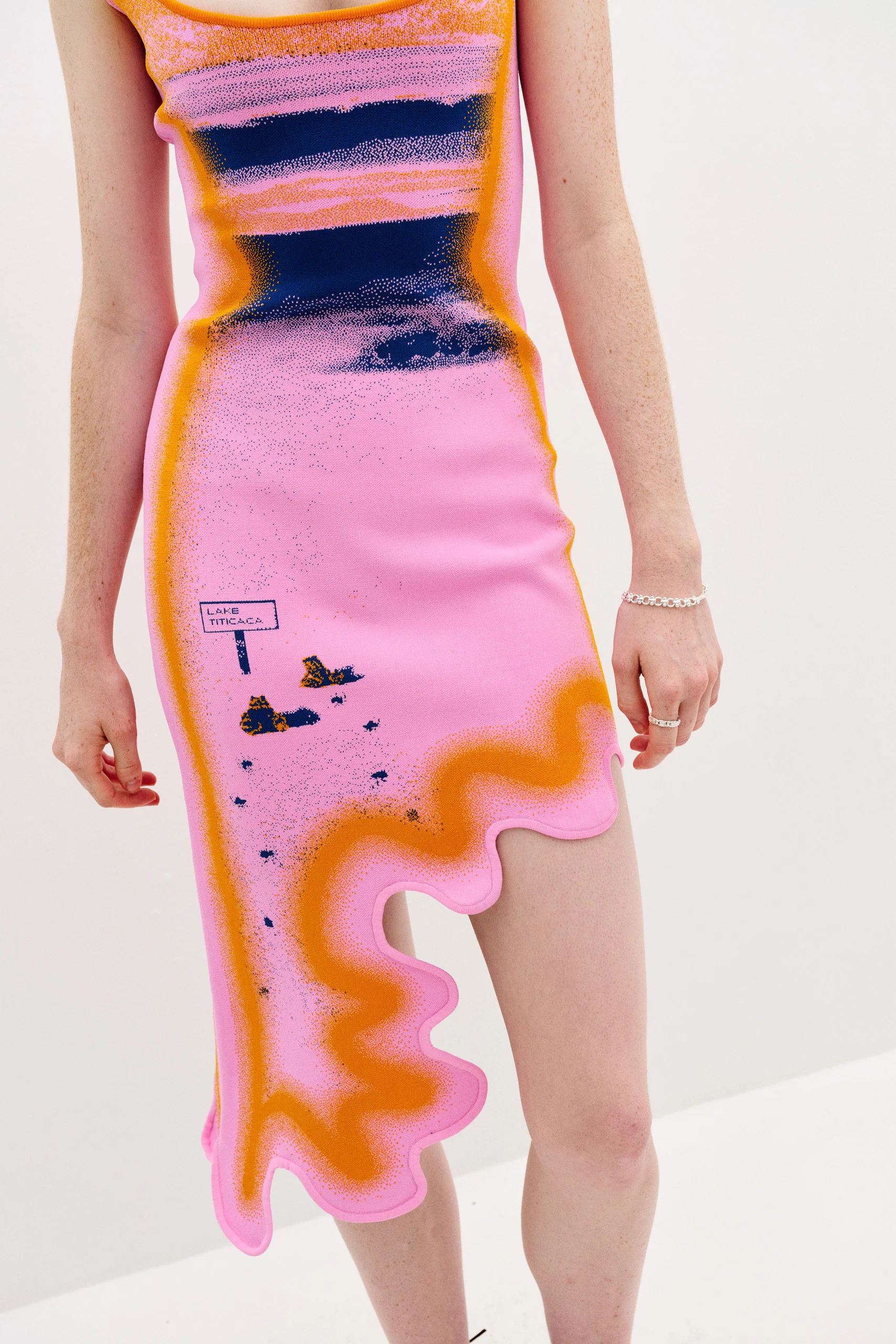 HAZEL REVERSIBLE WAVY ASYMMETRIC DRESS - Image 7