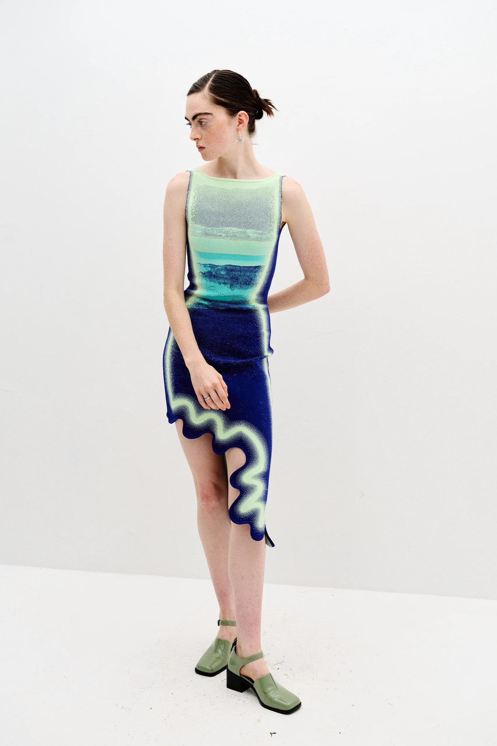 HAZEL REVERSIBLE WAVY ASYMMETRIC DRESS - Image 3