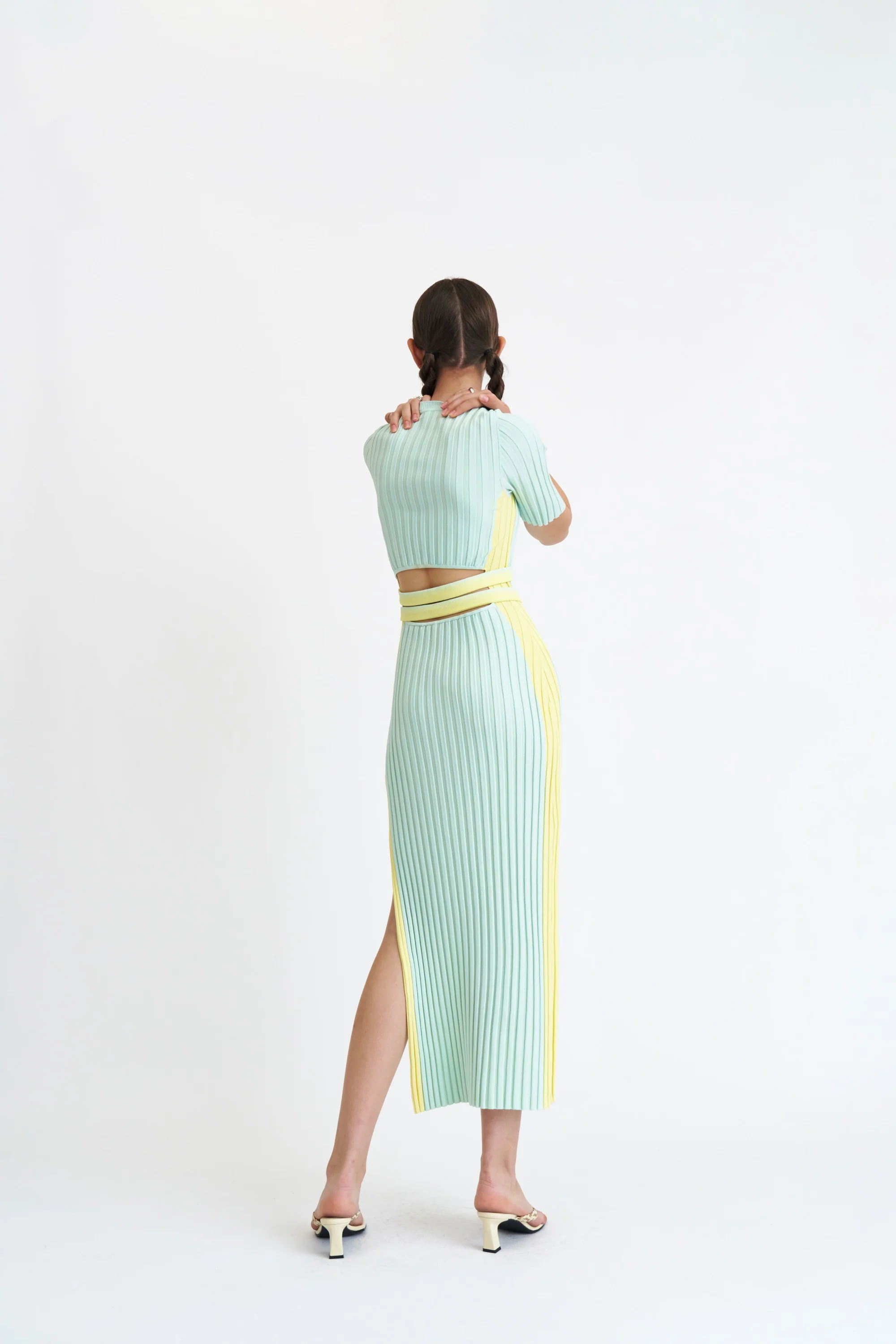 JODIE PLEATED LONG DRESS WITH WAVY SIDE SLIT - Image 4