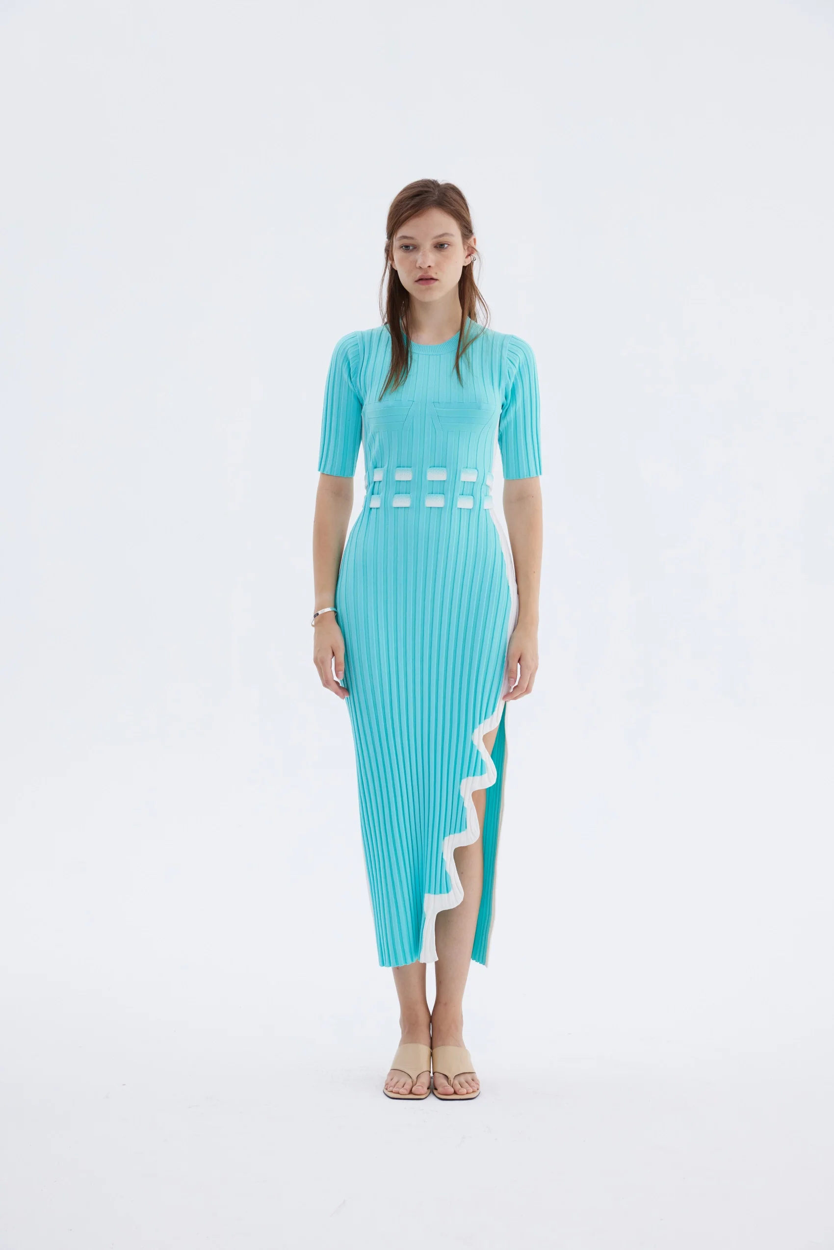 JODIE PLEATED LONG DRESS WITH WAVY SIDE SLIT - Image 3