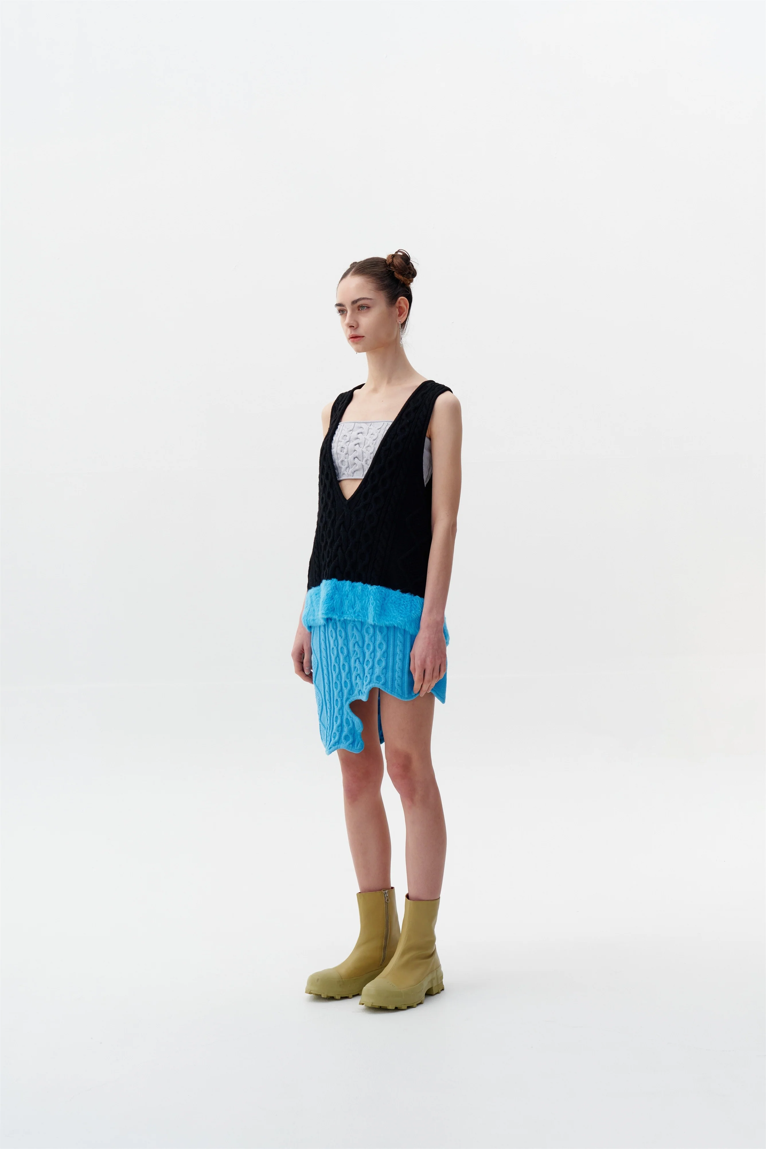 KEPLER MIXED CABLE KNIT VEST - Image 2