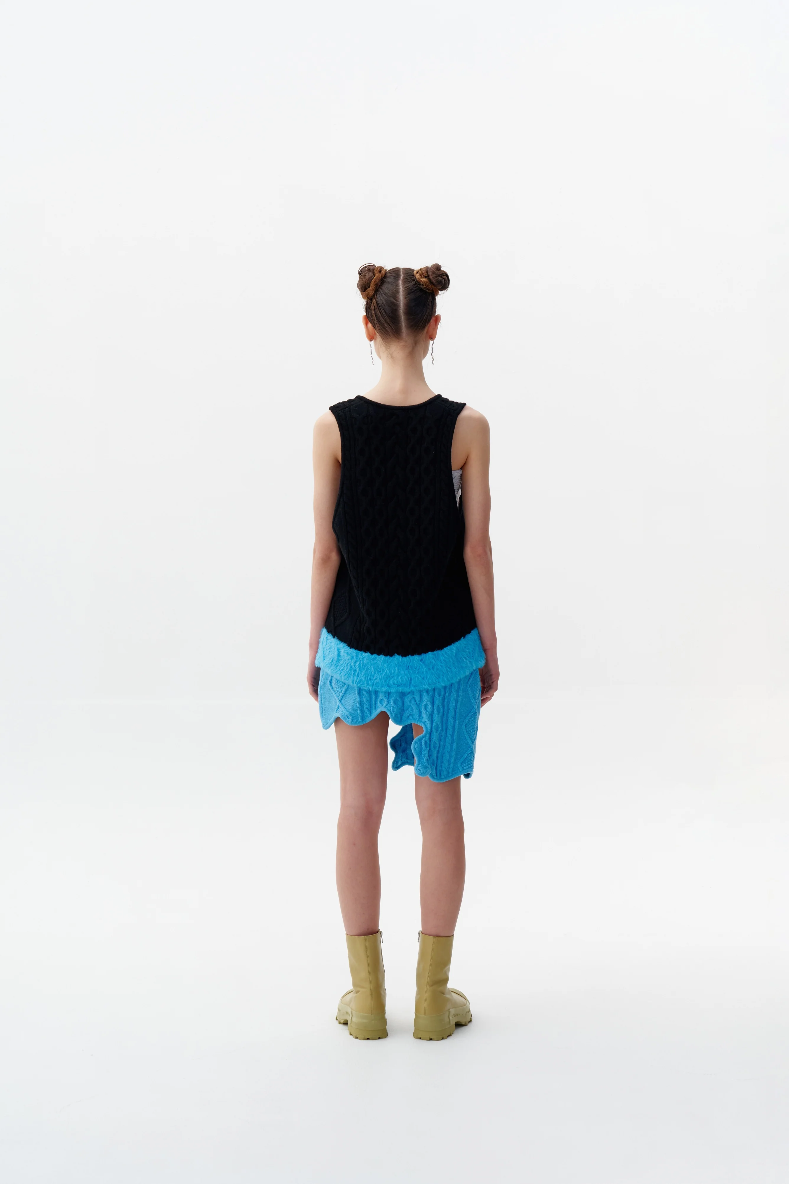 KEPLER MIXED CABLE KNIT VEST - Image 3