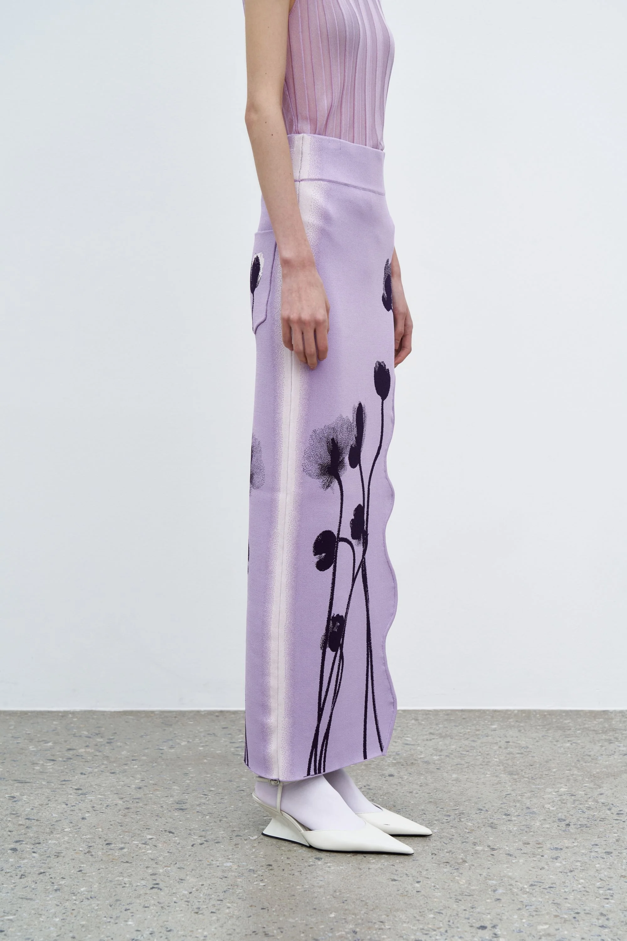 LILY FLOWER PRINT WAVY MIDI SKIRT - Image 4