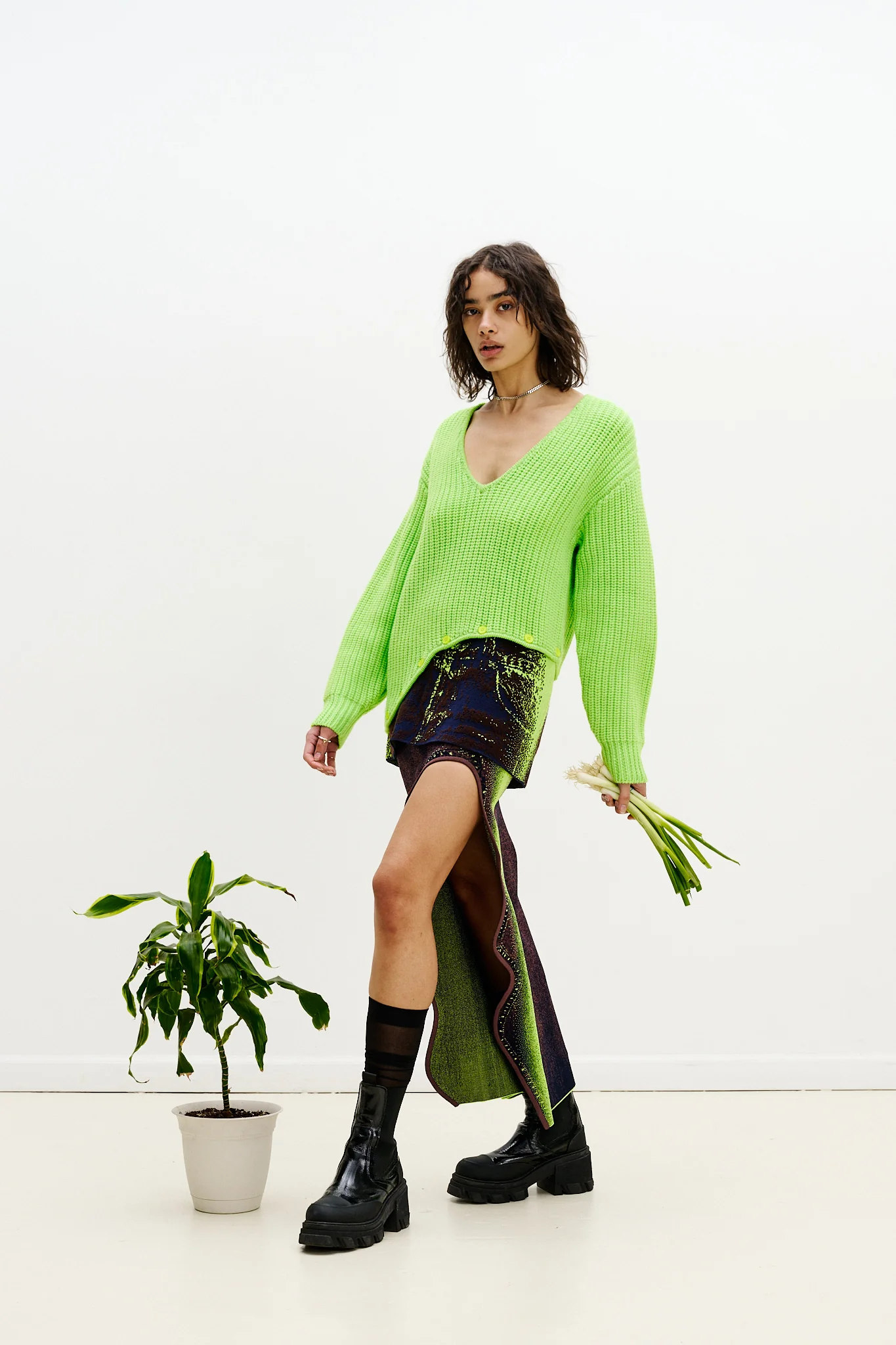 LILY WAVY MIDI DENIM SKIRT - Image 4