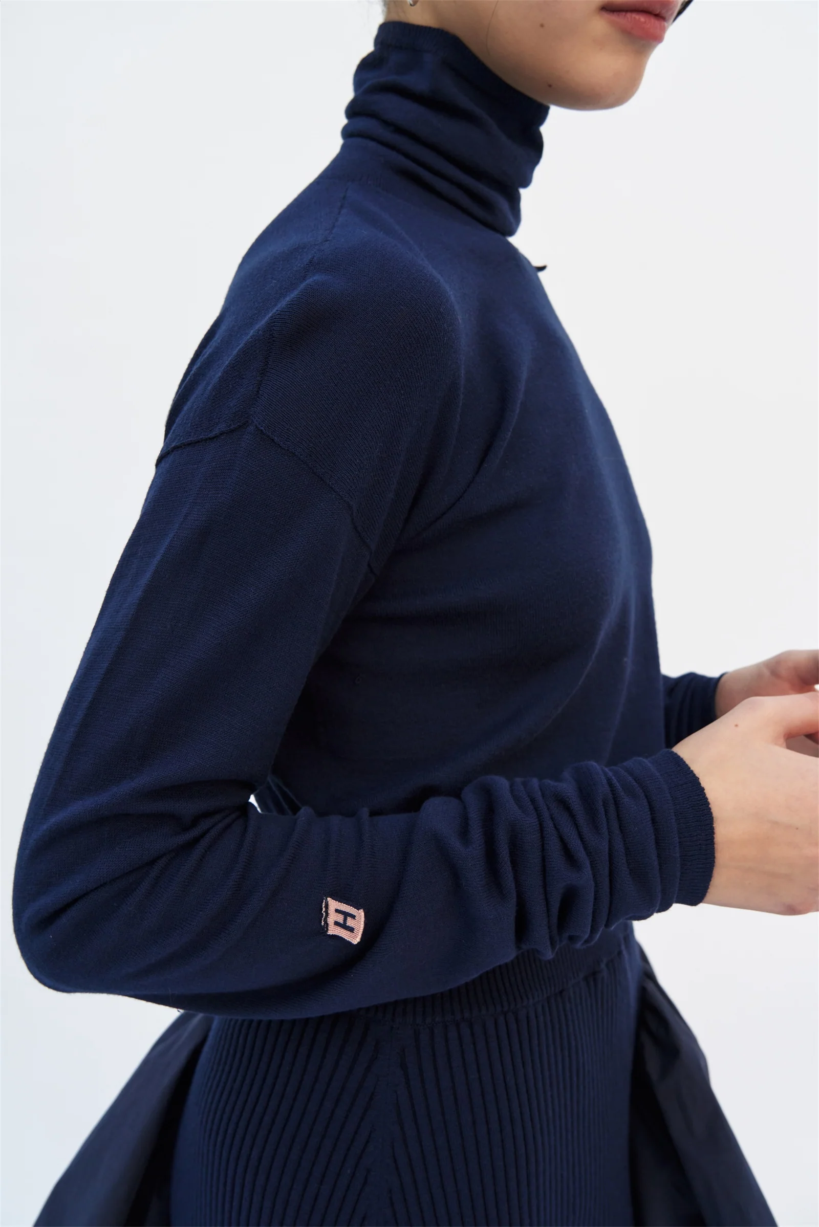 WILLANI SEAMLESS KNITTED TURTLENECK PULLOVER - Image 6