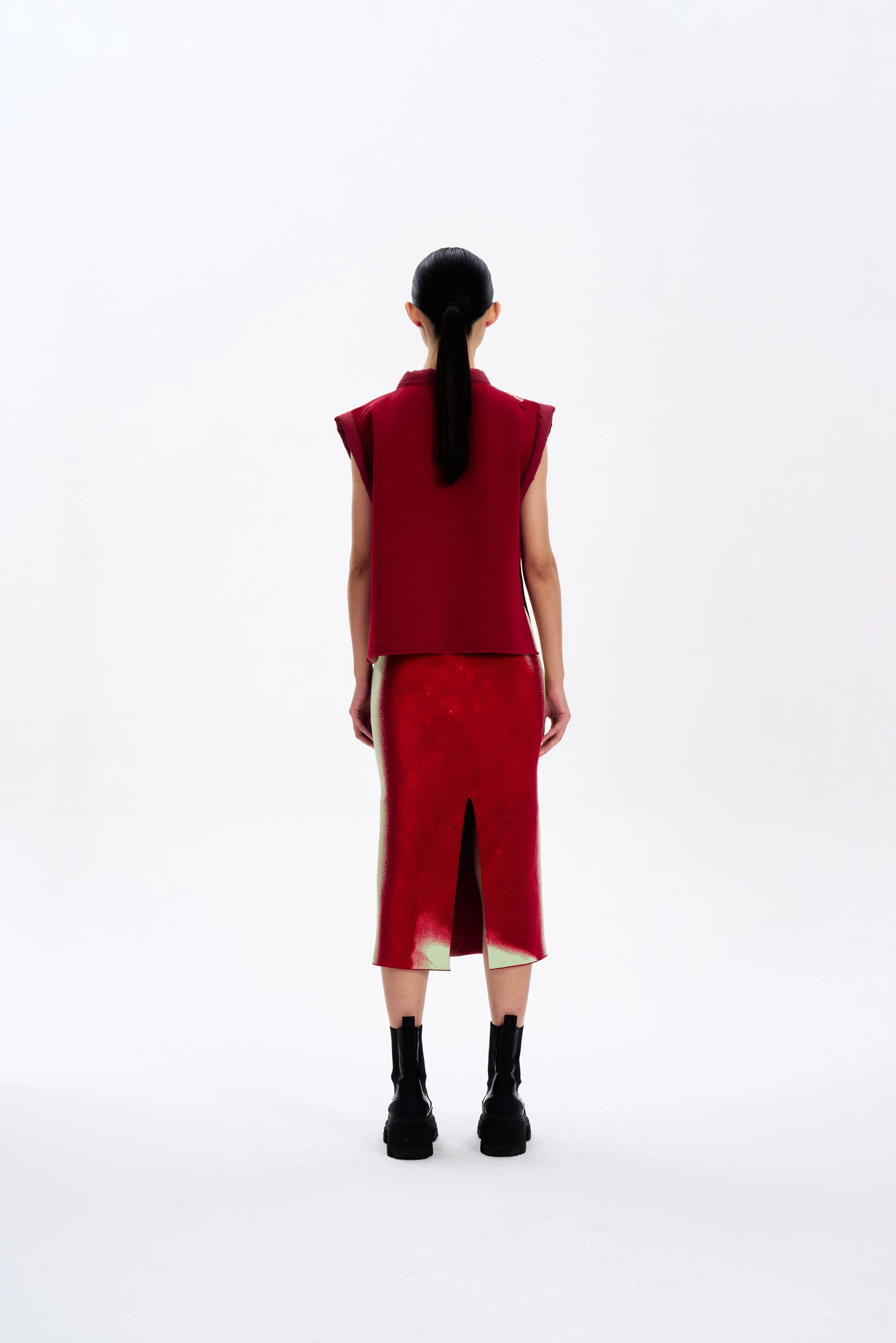 ZOE OVERSIZED CHERRY VEST - Image 4